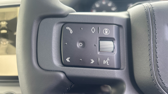 Land Rover Defender 3.0 D350 X-Dynamic HSE 110 5dr Auto Diesel Estate - Image 25